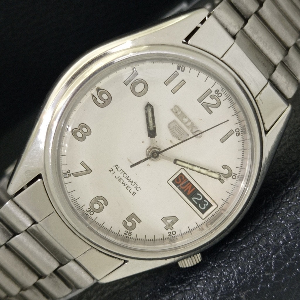 Vintage 1985 Seiko Automatic Mens Silver Watch WDaydate  Patina Accents